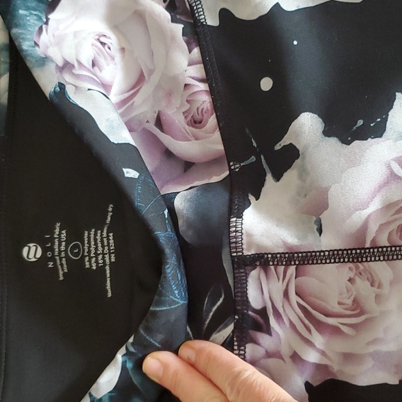 NOLI Allure Hi-Rise Leggings Black With Pink & Gray Rose Print Large NWOT - Picture 4 of 6